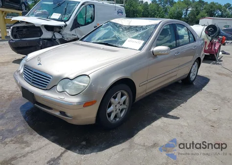 2002 Mercedes-Benz C 240 z USA, uszkodzony, nr VIN WDBRF61J32E005536